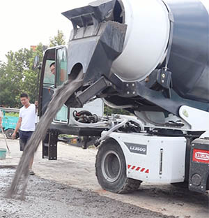 self loading concrete mixer for sale.jpg