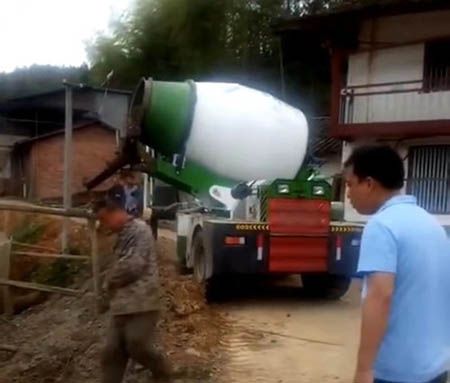 HM1.2 self loading concrete mixer truck.jpg