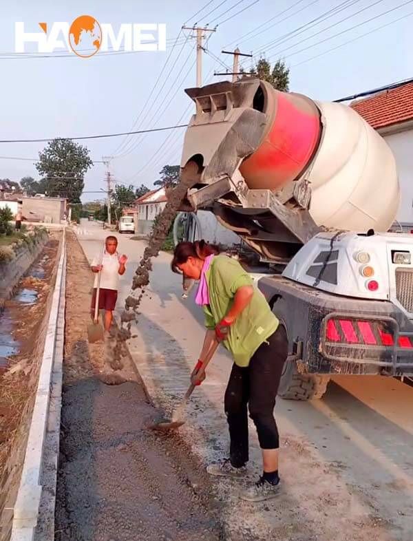 self loading mixer for roads repair.jpg