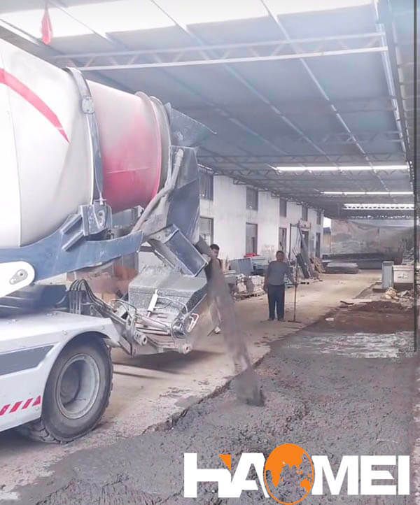 warehouse construction of  new self-loading concrete mixer.jpg
