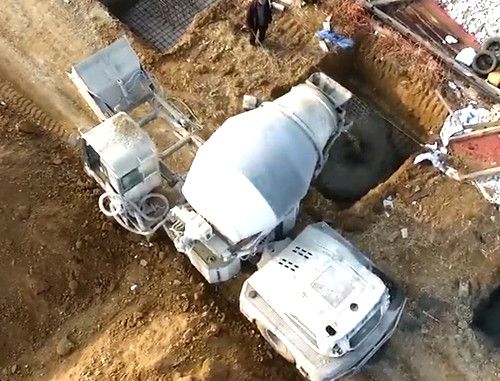 China Self Mixing Concrete Truck for Small Projects