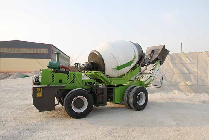 The Hydraulic Four Wheel Drive of Self Loading Mixer
