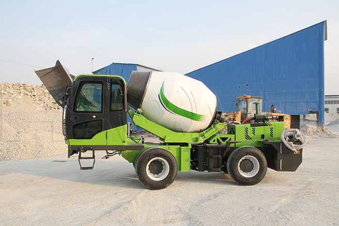 The Four Wheel Drive of Self Loading Mixer Machine