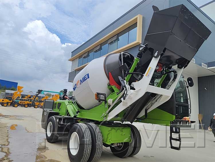 Self Loading Concrete Mixer Truck for Fast On Site Mixing