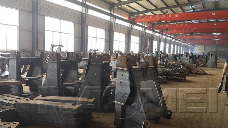 self loading concrete mixer factory
