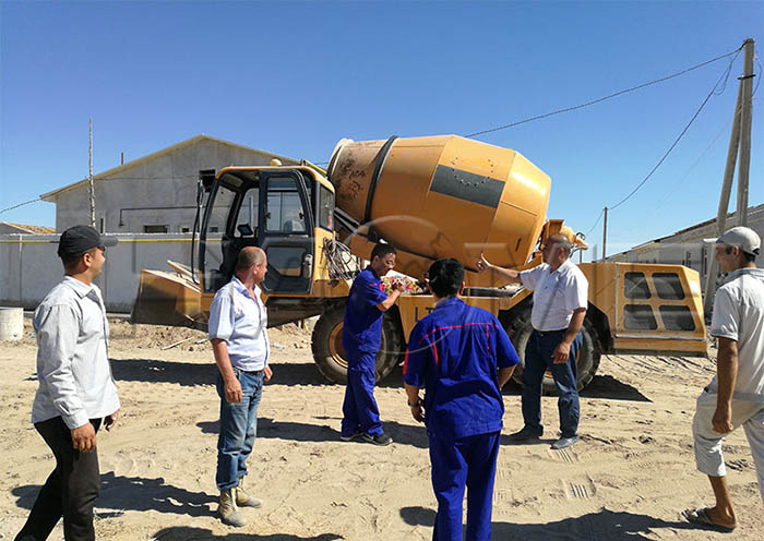 HM4.0 Self Loading Concrete Mixer Truck to Uganda